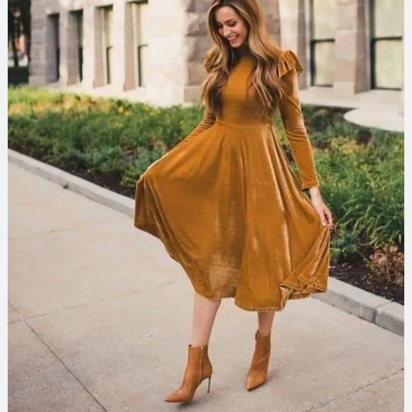 Ivy City Co Dresses & Skirts - Ivy City Co La La Lady Gold Velvet Dress - XS